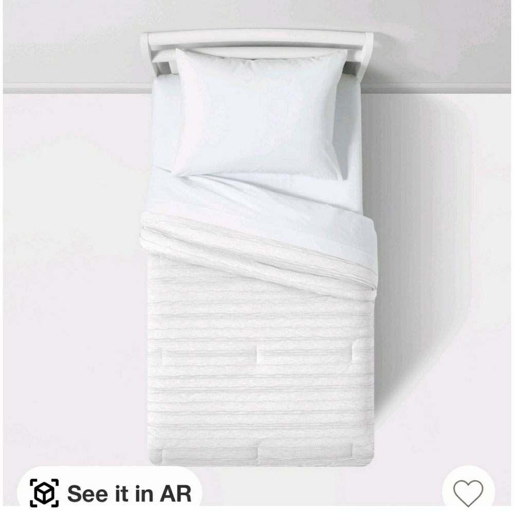 Pillowfort Toddler Comforter White 42in x 58in Raised Wavy Jersey Knit Pattern